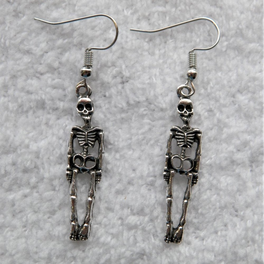 🔥HOST PICK🔥 Silver Skeleton Earrings 1" Dangling Halloween